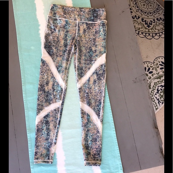 Mono B Pants - Mono B, athletic leggings. Size small.